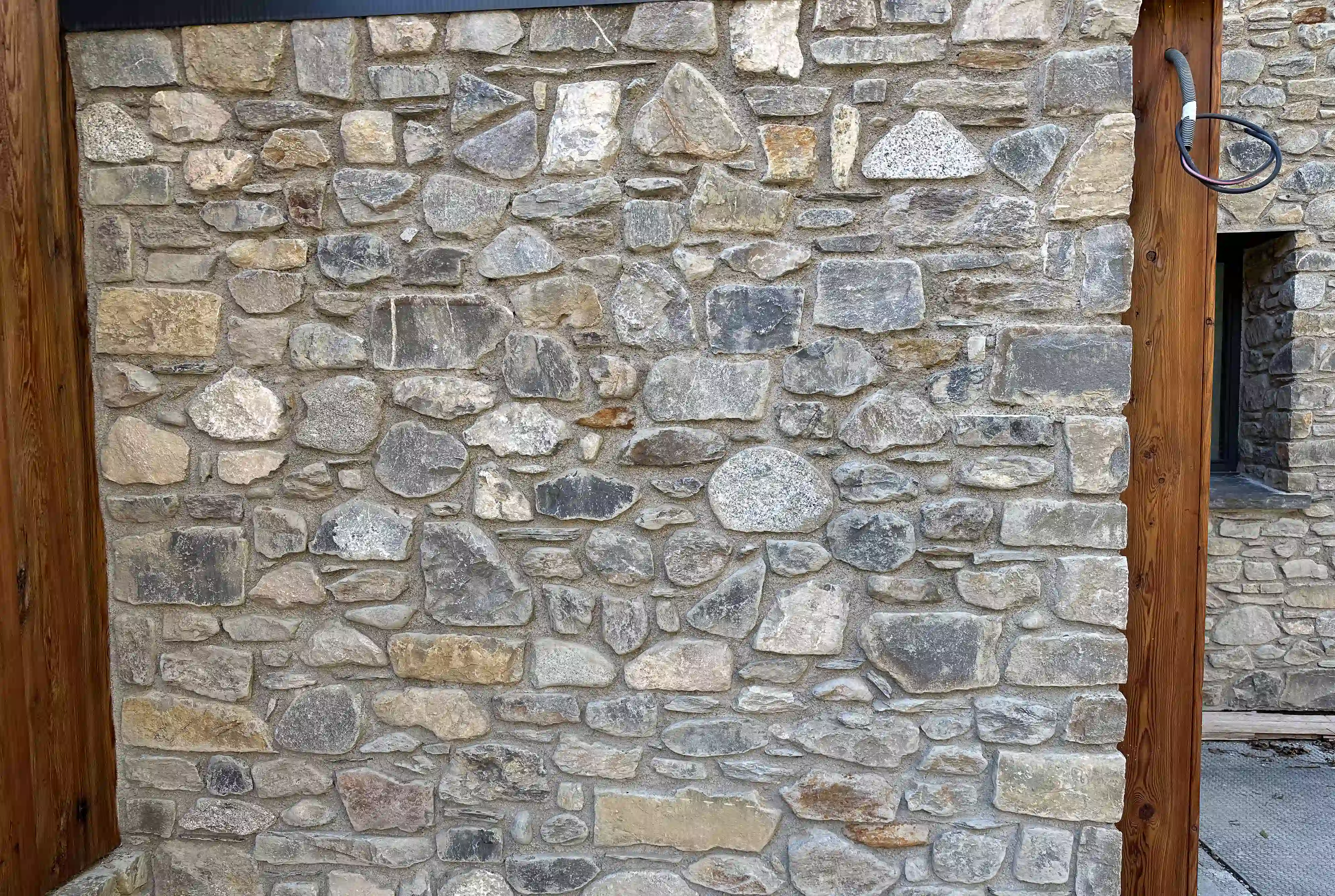 Pierre d’Espagne [BAESECLLBIND]