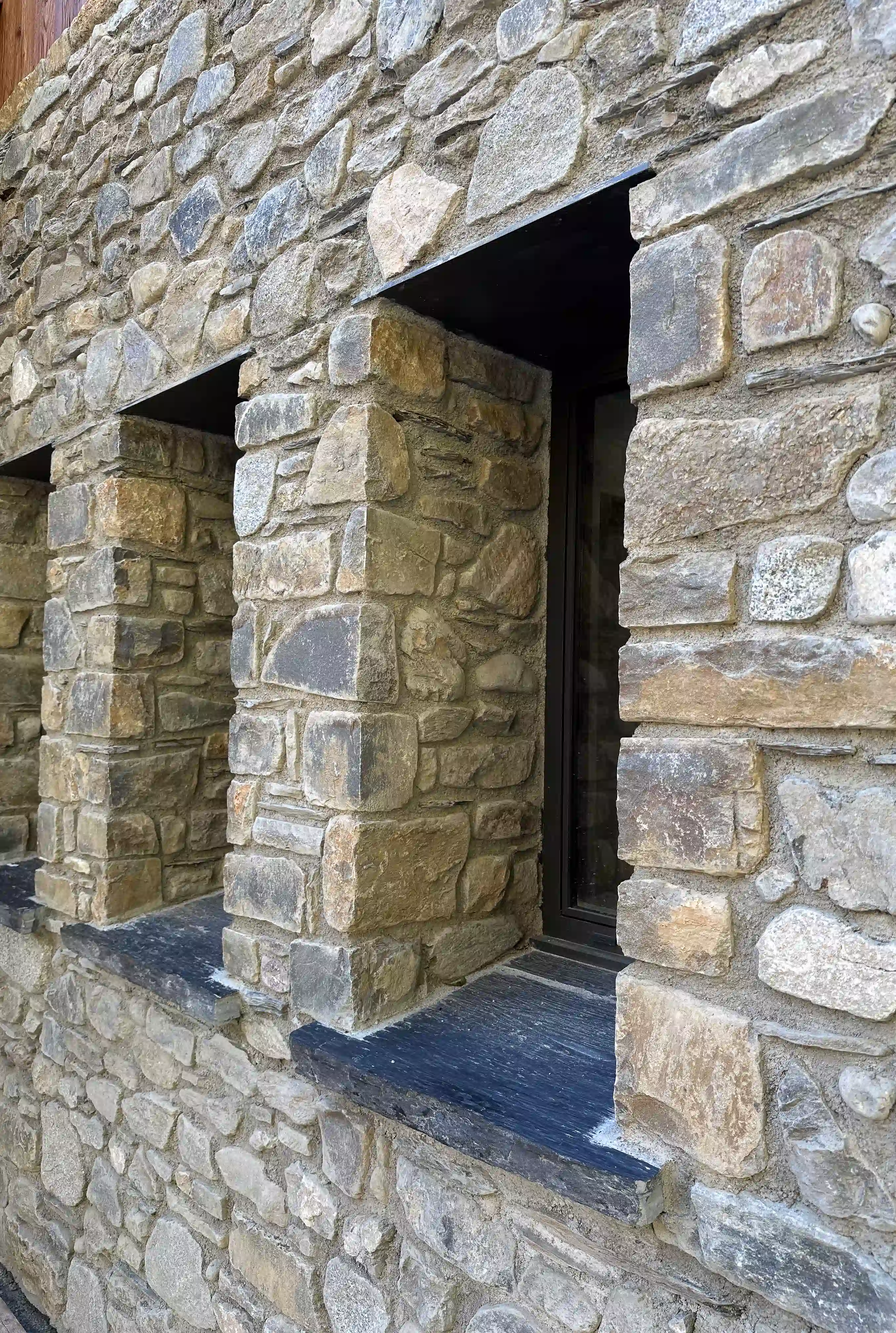 Pierre d’Espagne [BAESECLLBIND]