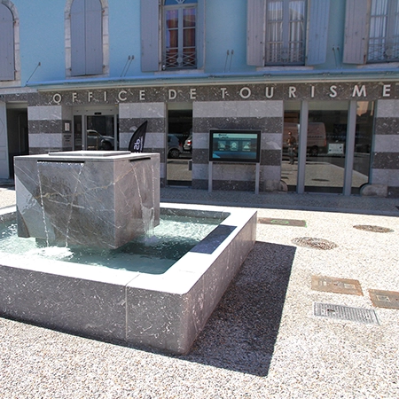 Bagnère De Bigorre - Fontaine + Façade