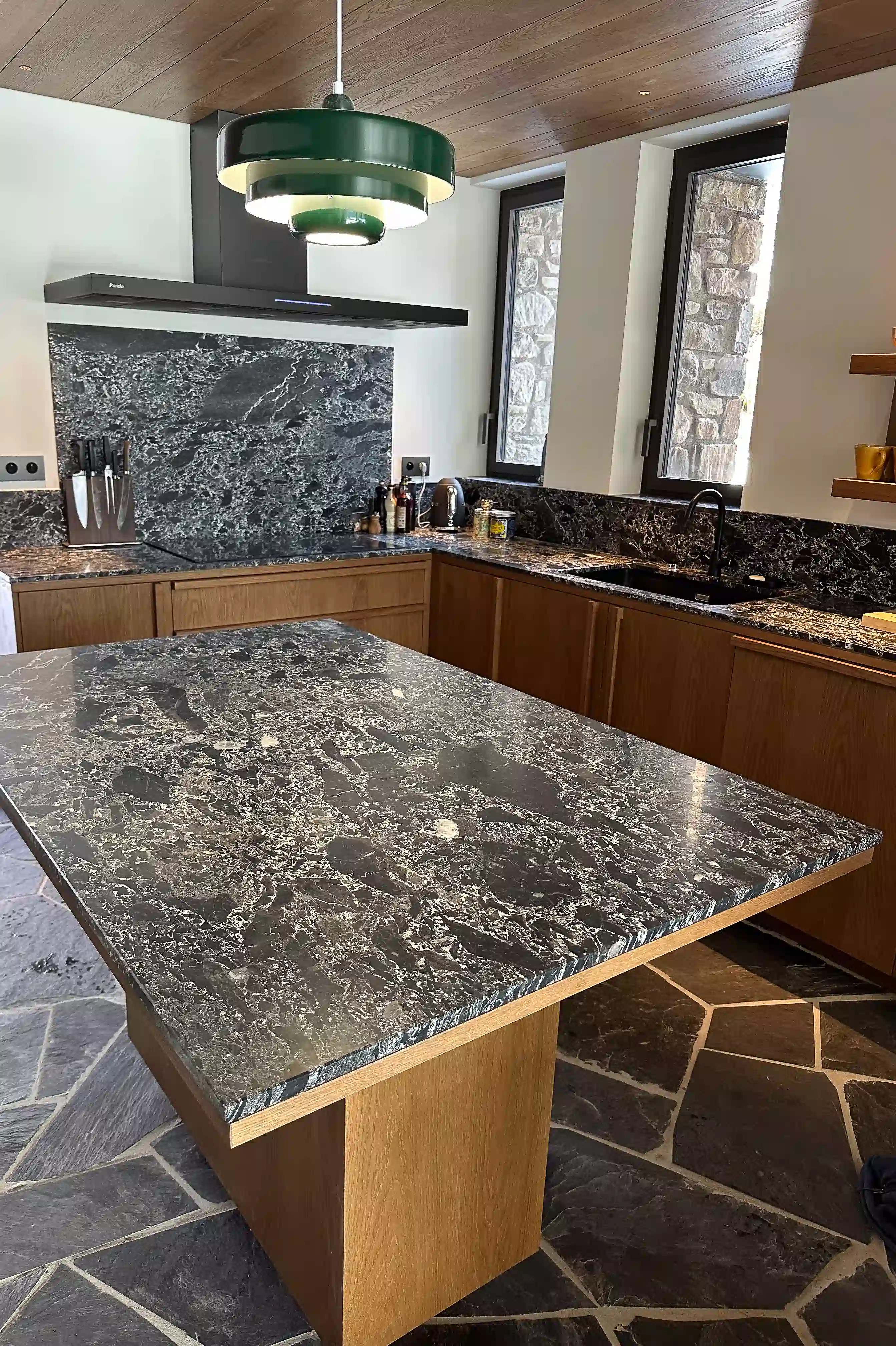 Aménagement d’une cuisine et de deux salles de bains