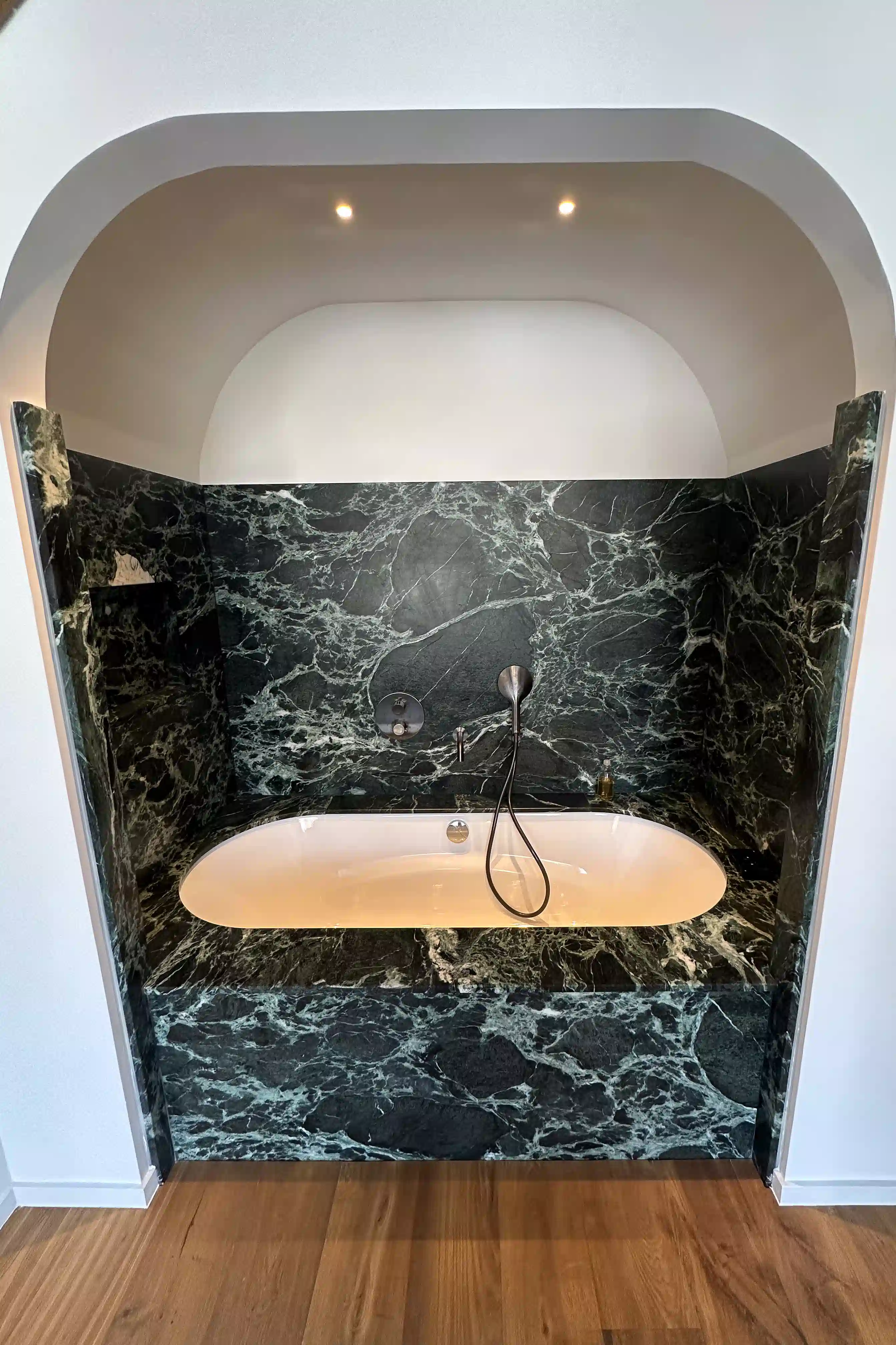 Aménagement d’une cuisine et de deux salles de bains