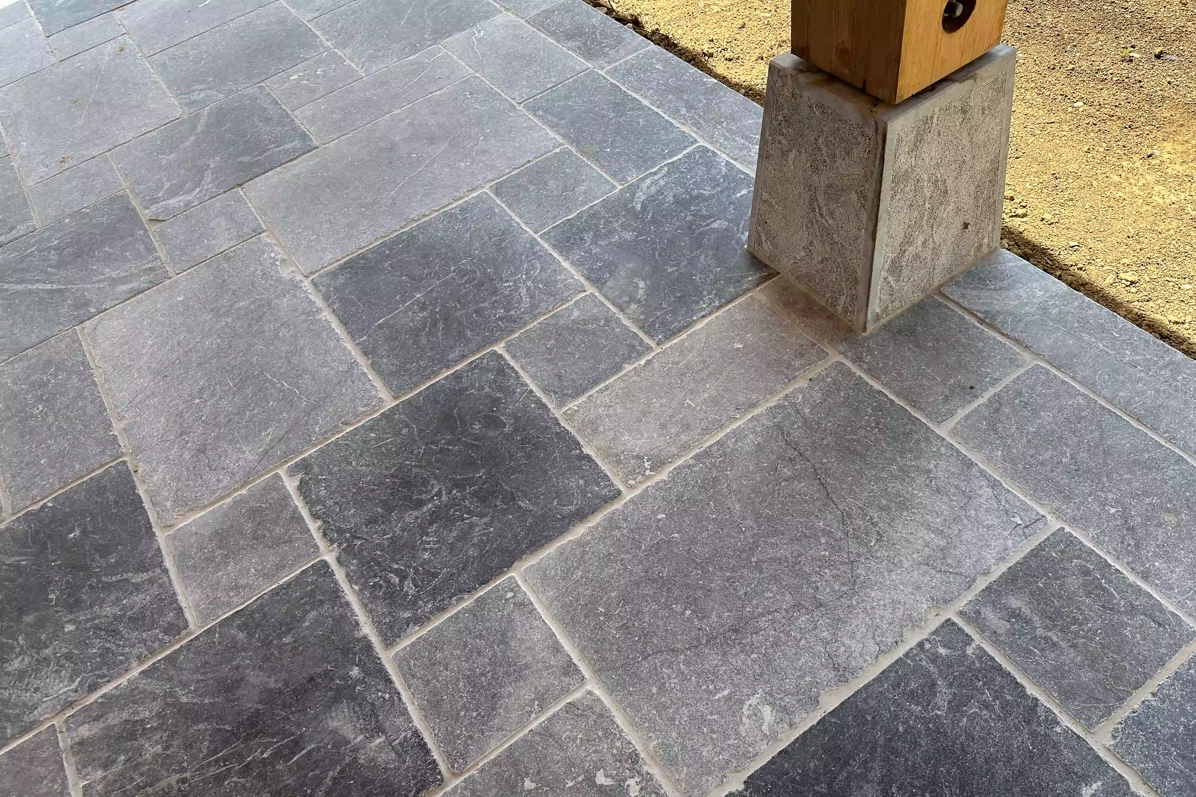 Dallage en pierre d’Arudy dans le Béarn