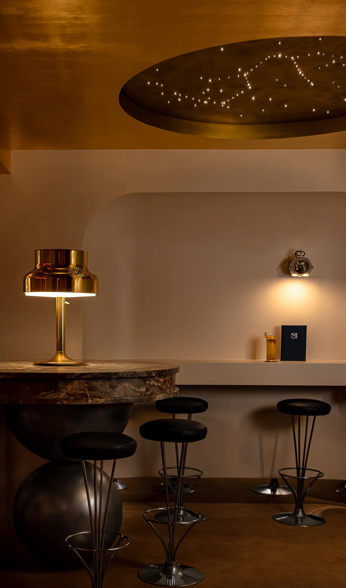 Aménagement d’un bar et d’une décoration pour sol au club Maison 3