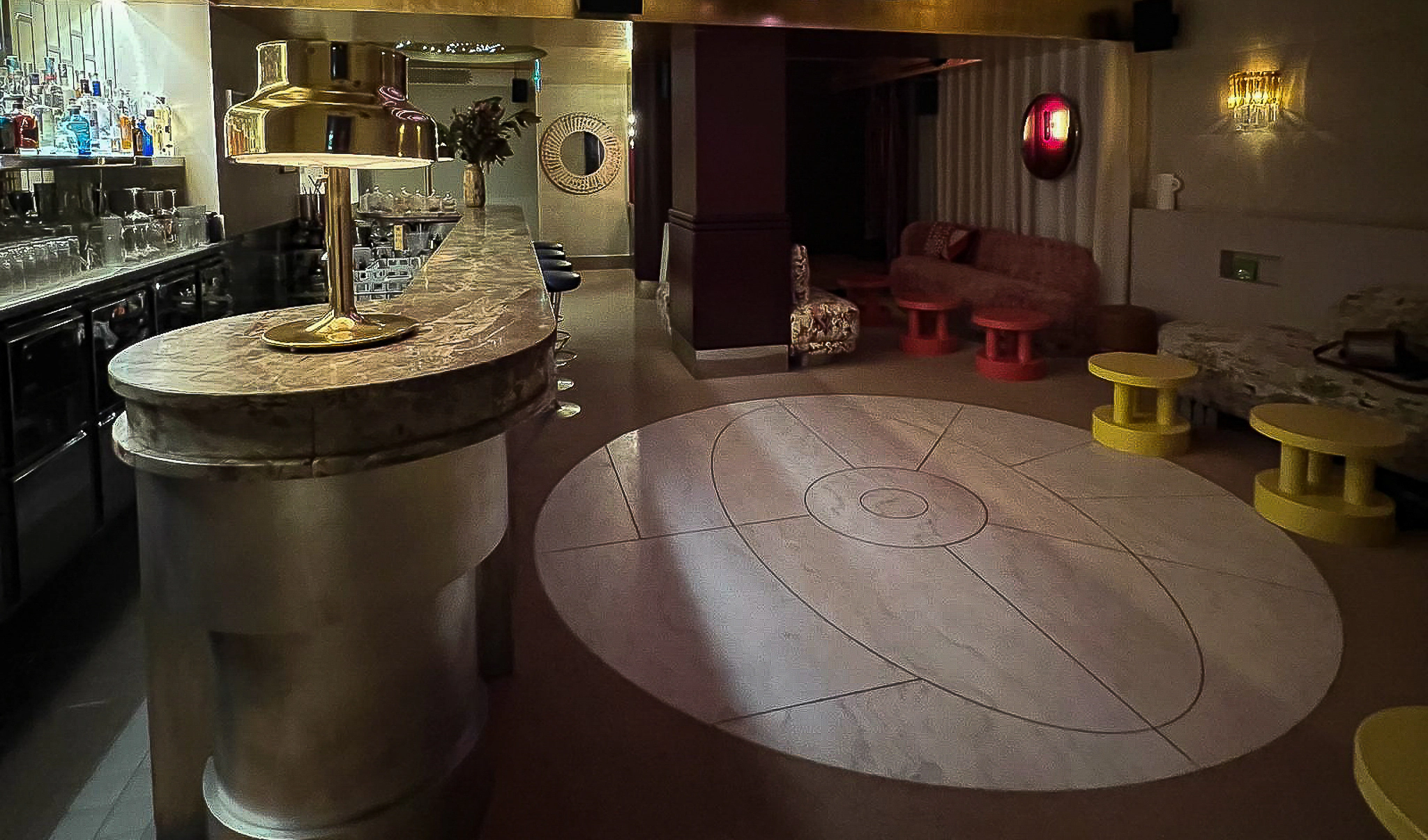 Aménagement d’un bar et d’une décoration pour sol au club Maison 3