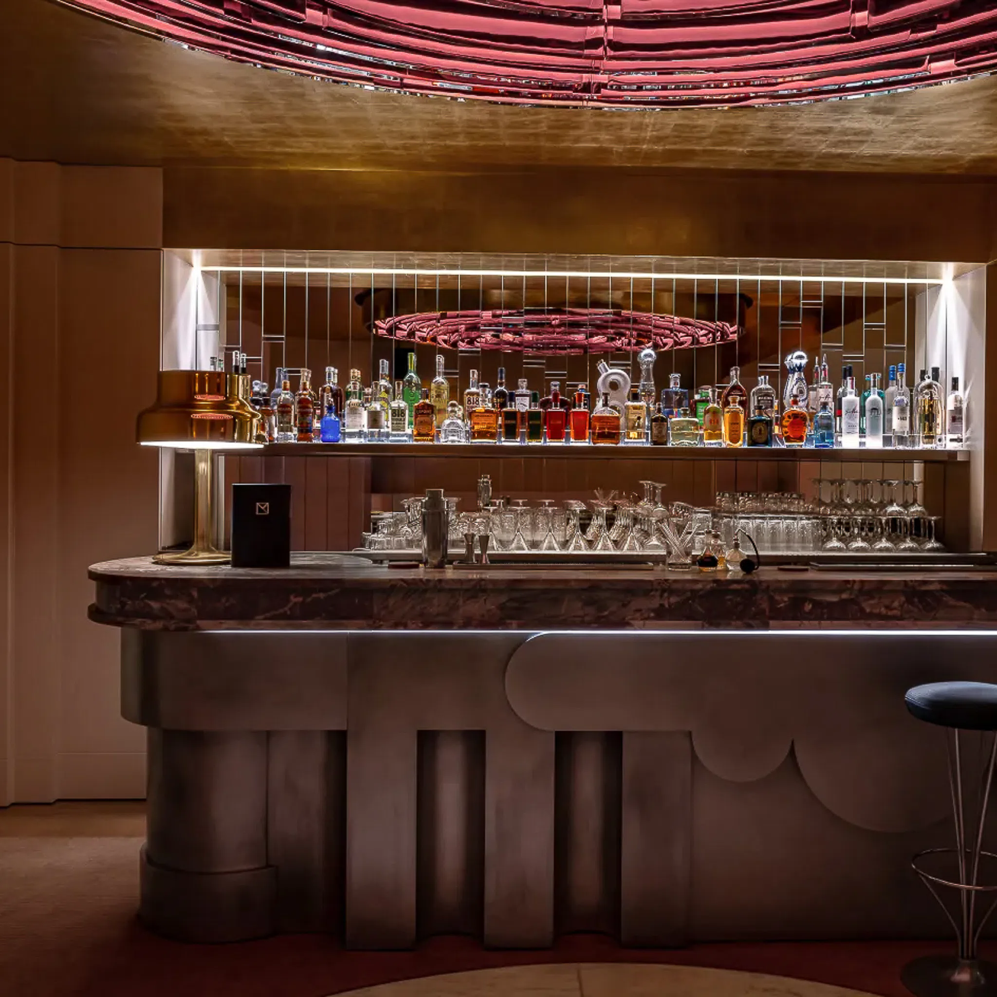 Aménagement d’un bar et d’une décoration pour sol au club Maison 3