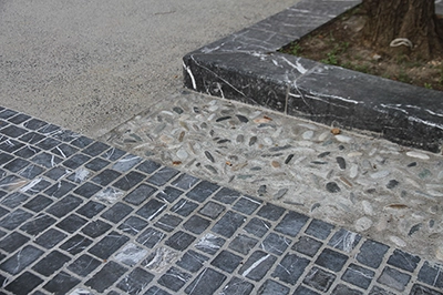 Parvis d’église et trottoirs en marbre d’Izaourt