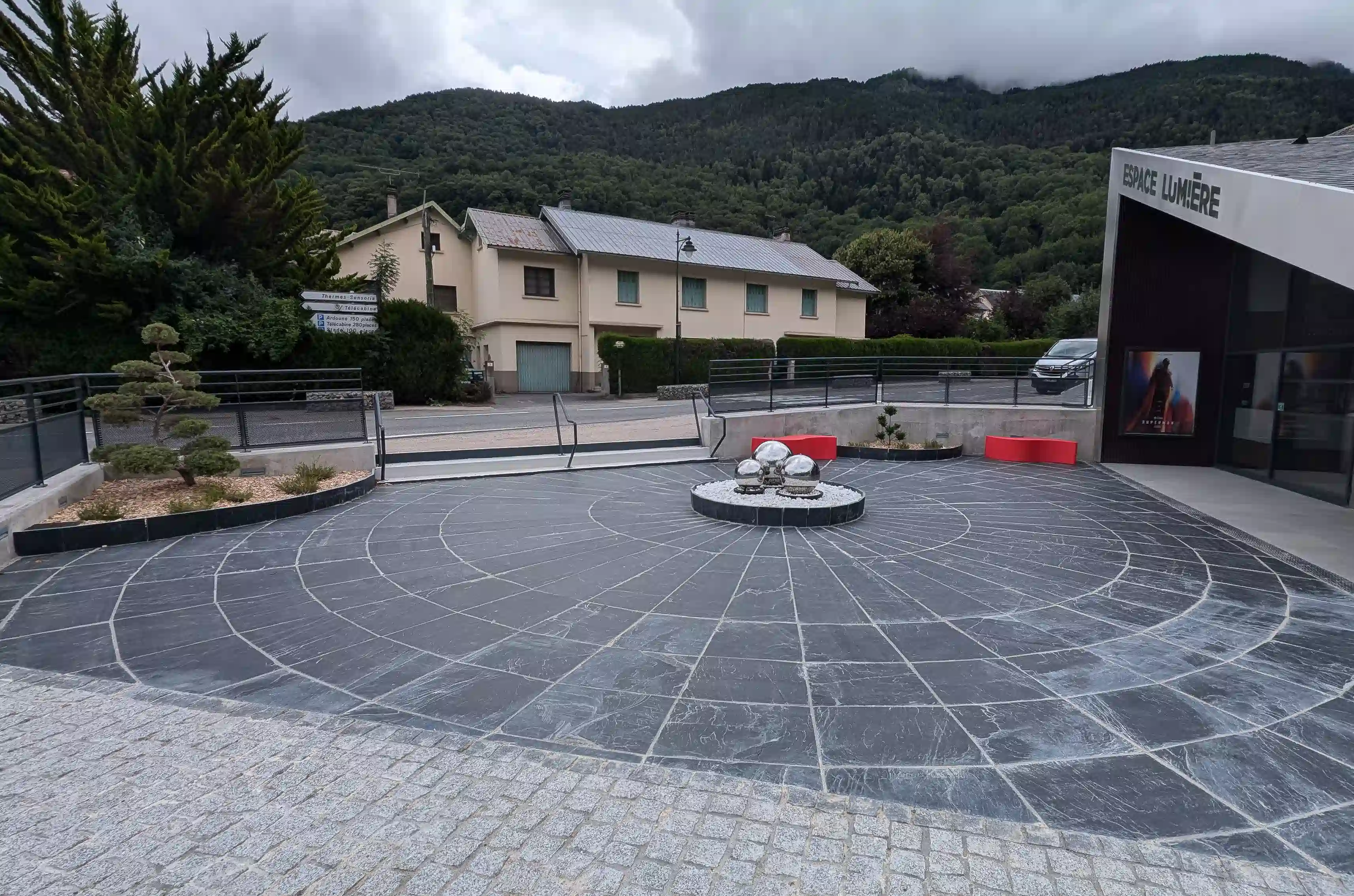 Place-lumiere-st-lary
